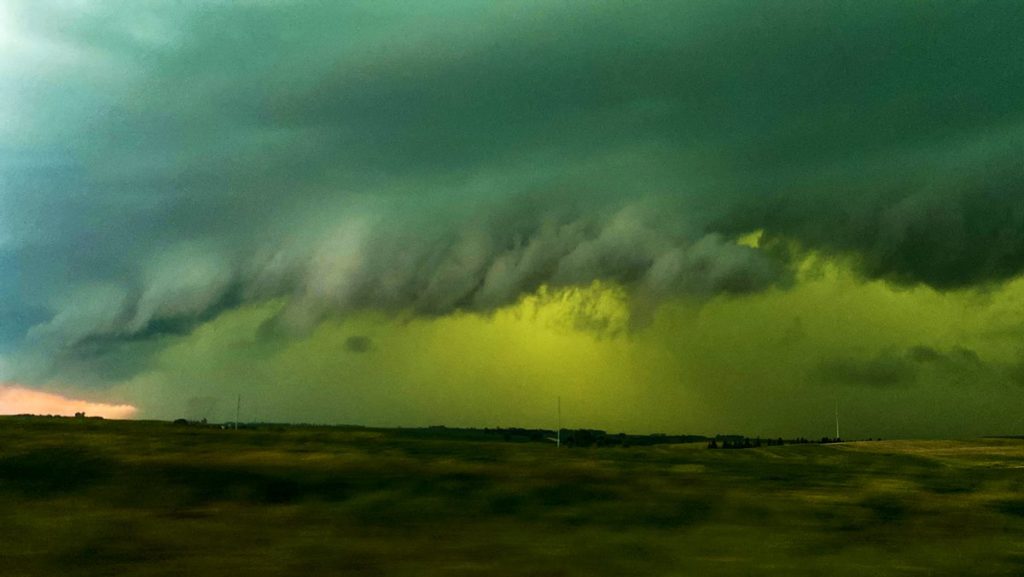 Tempestade nos EUA assusta ao deixar o céu completamente verde