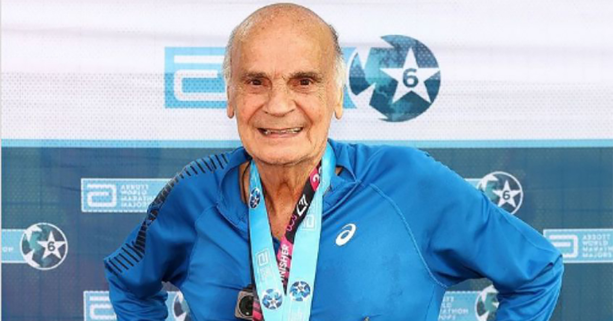 Médico Drauzio Varella recebe Six Star Medal após completar Maratona de Londres