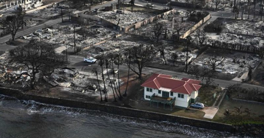 Casa centenária sobrevive a incêndios no Havaí